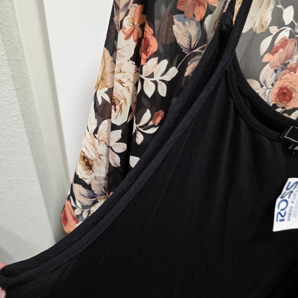 Floral Kimono with Black Dress - Picture 4 of 5